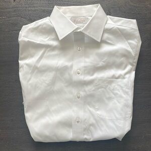 Gold Label Roundtree and Yorke White Dress Shirt Fitted